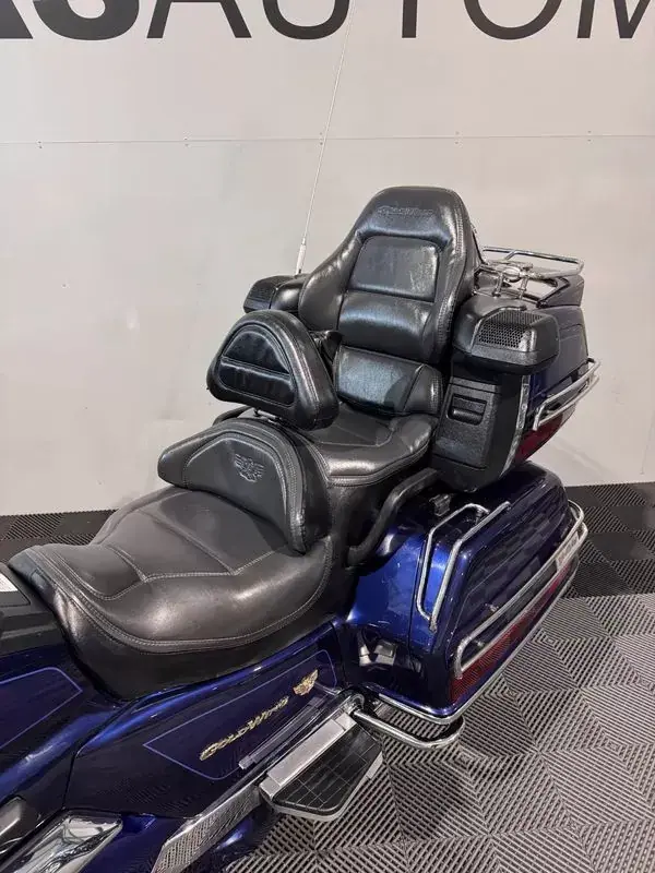 Honda Gold Wing 2000 - 8750 EUR, 84000 km - AUTO.MOTO.pt - 84000km - foto 3 de 28
