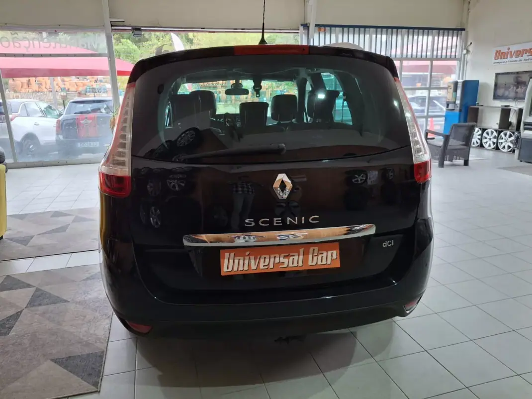 Renault Grand Scénic 2015 - 10980 EUR, 179000 km - AUTO.MOTO.pt - 179000km - foto 5 de 19