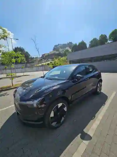 Volvo EX 30 2024 - 39500 EUR, 15000 km - 15000km - foto 5 de 8