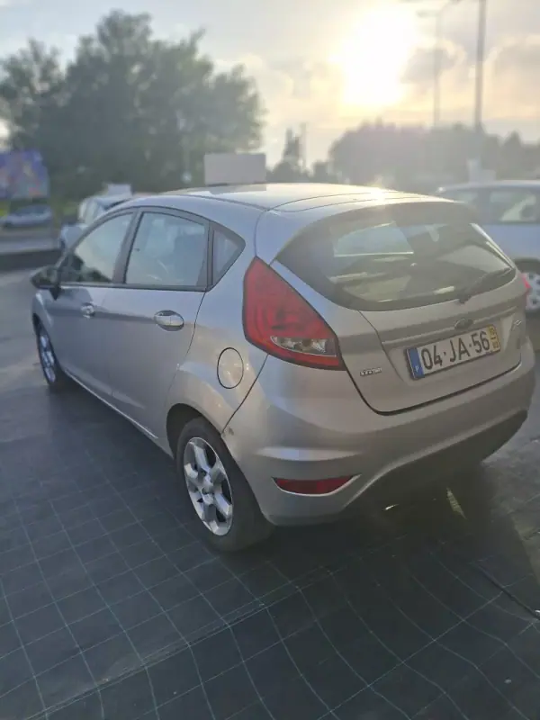 Ford Fiesta 2010 - 6950 EUR, 254173 km - AUTO.MOTO.pt - 254173km - foto 7 de 7