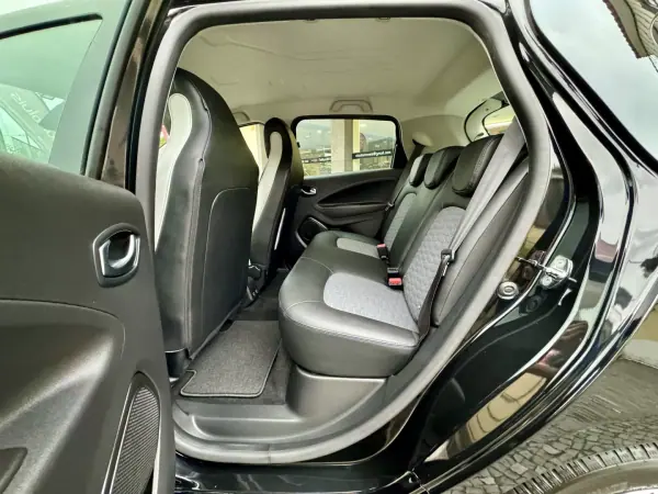 Renault Zoe 2020 - 25500 EUR, 30800 km - AUTO.MOTO.pt - 30800km - foto 5 de 34