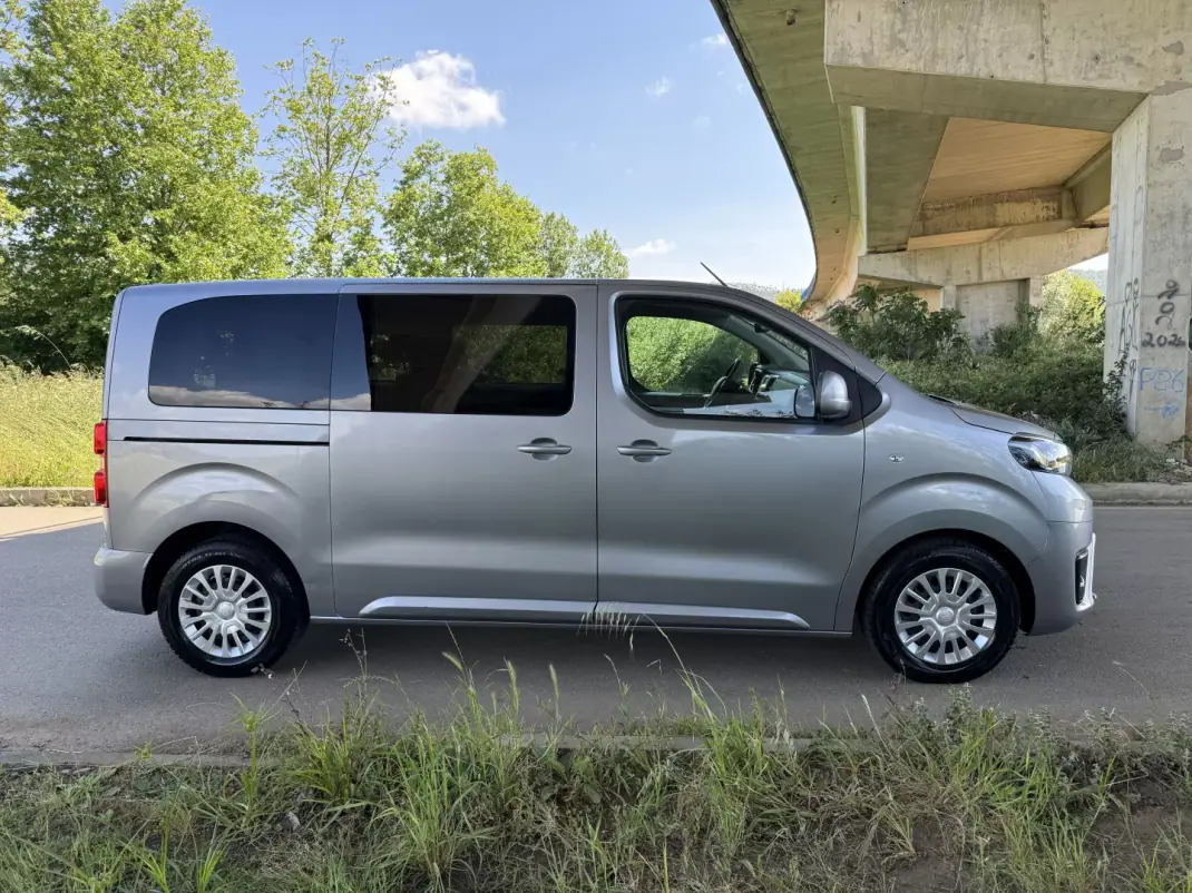 Toyota Proace Verso 2020 - 28890 EUR, 146000 km - AUTO.MOTO.pt - 146000km - foto 6 de 30