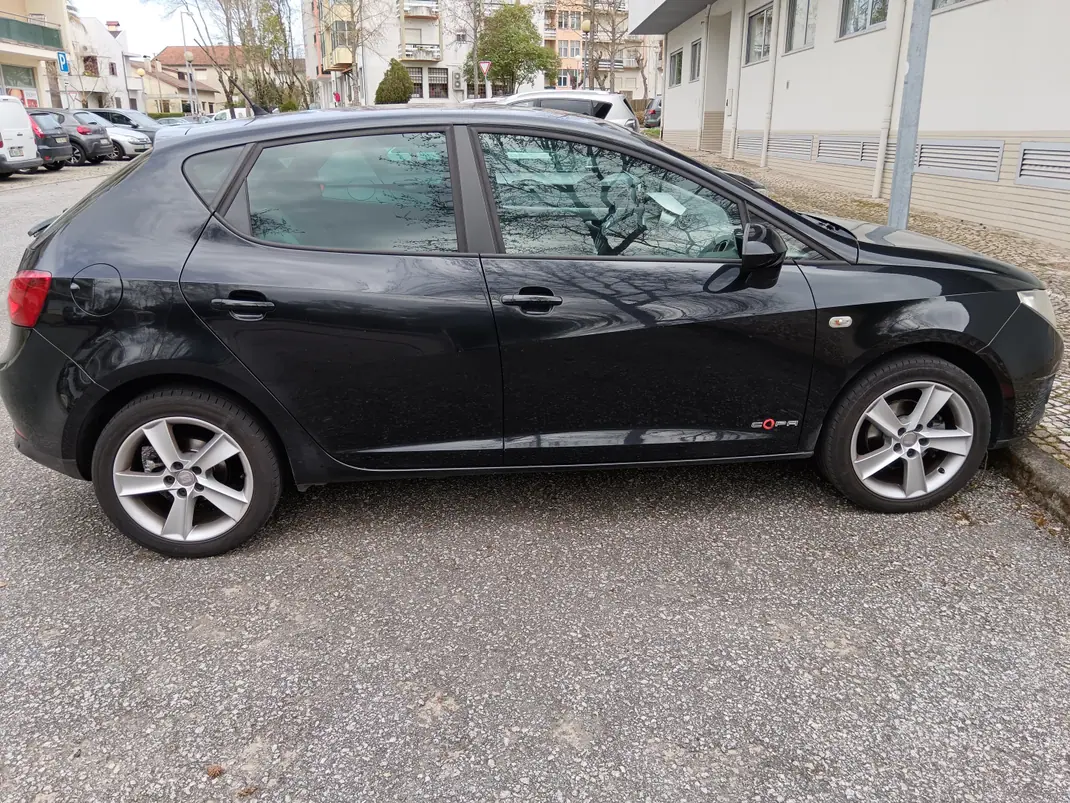 SEAT Ibiza 2011 - 5150 EUR, 212000 km - AUTO.MOTO.pt - 212000km - foto 2 de 5