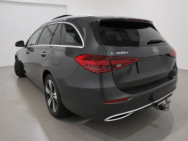 Mercedes-Benz C 300e Avantgarde 2022 Híbrido (Gasolina) — 140 500 km Mercedes-Benz C 300e Avantgarde 2022 Híbrido (Gasolina)