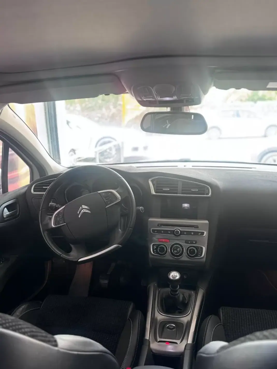 Citroën C4 2017 - 9900 EUR, 156000 km - AUTO.MOTO.pt - 156000km - foto 9 de 13