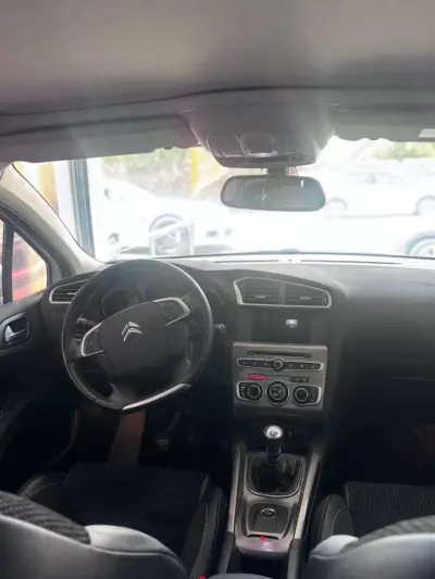 Citroën C4 2017 - 9900 EUR, 156000 km - AUTO.MOTO.pt - 156000km - foto 9 de 13