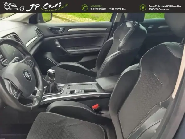 Renault Mégane 2016 - 12500 EUR, 106380 km - AUTO.MOTO.pt - 106380km - foto 7 de 13