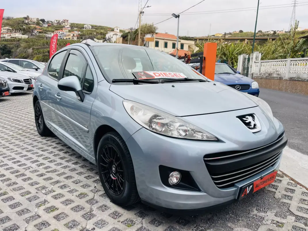 Peugeot 207 2010 - 6500 EUR, 234241 km - AUTO.MOTO.pt - 234241km - foto 1 de 12