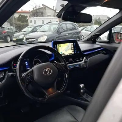 Toyota C-HR 2017 - 17450 EUR, 165400 km - AUTO.MOTO.pt - 165400km - foto 9 de 15