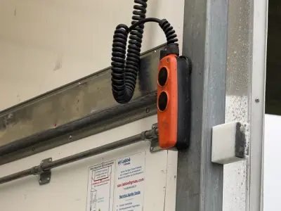 Iveco DAILY 35-140 CONTENTOR E PLATAFORMA 2020 - 28490 EUR, 91000 km - AUTO.MOTO.pt - 91000km - foto 14 de 34