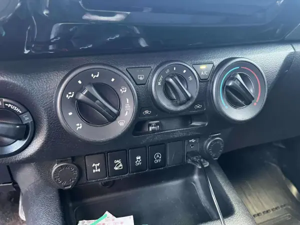 Toyota Hilux 2018 - 29750 EUR, 141545 km - 141545km - foto 7 de 17
