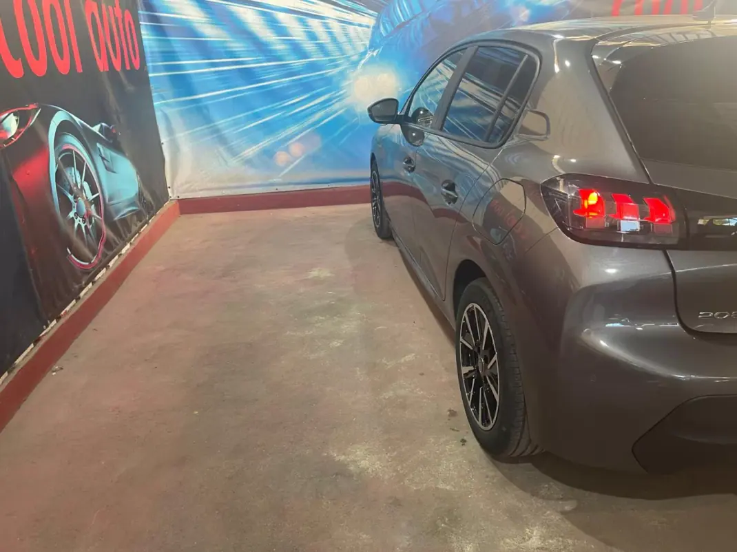 Peugeot 208 2023 - 14900 EUR, 44000 km - AUTO.MOTO.pt - 44000km - foto 17 de 47