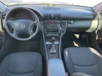 Mercedes-Benz C 220 2001 - 7490 EUR, 355200 km - AUTO.MOTO.pt - 355200km - foto 8 de 18