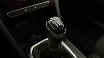 Renault Mégane Sport Tourer 2020 - 13990 EUR, 137993 km - AUTO.MOTO.pt - 137993km - foto 30 de 32