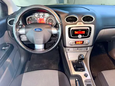 Ford Focus SW 2010 - 7490 EUR, 253040 km - AUTO.MOTO.pt - 253040km - foto 11 de 13
