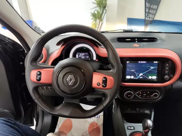Renault Twingo 2020 - 12300 EUR, 53000 km - AUTO.MOTO.pt - 53000km - foto 10 de 28
