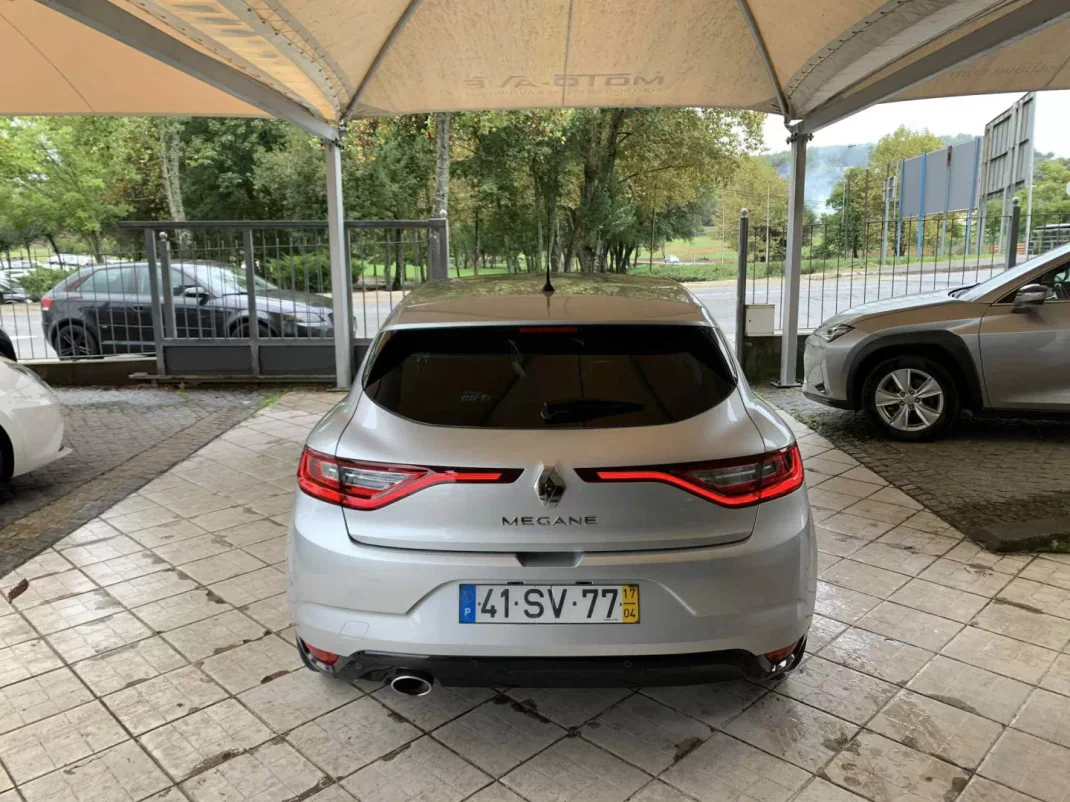 Renault Mégane 2017 - 16750 EUR, 88269 km - AUTO.MOTO.pt - 88269km - foto 4 de 35
