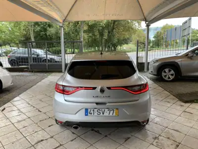 Renault Mégane 2017 - 16750 EUR, 88269 km - AUTO.MOTO.pt - 88269km - foto 4 de 35