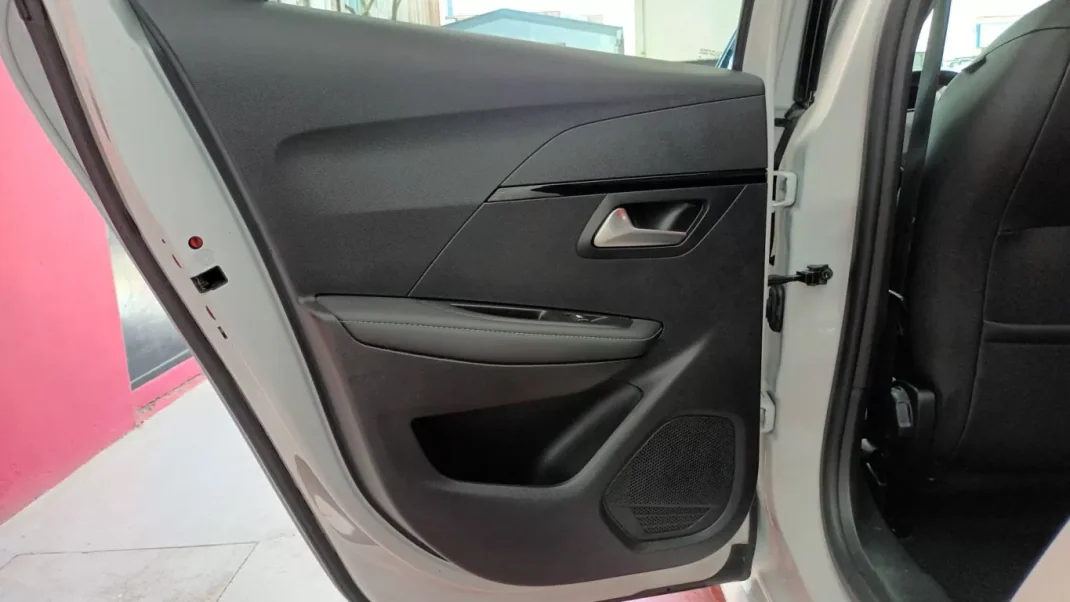 Peugeot e-208 2020 - 20490 EUR, 46617 km - AUTO.MOTO.pt - 46617km - foto 58 de 70
