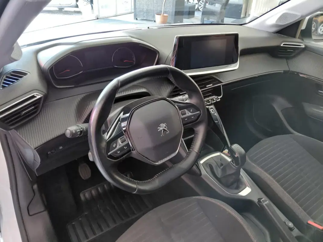 Peugeot 208 2021 - 13900 EUR, 95000 km - AUTO.MOTO.pt - 95000km - foto 10 de 20