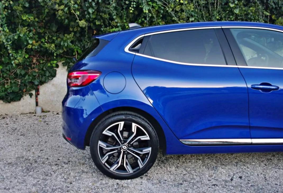 Renault Clio 2023 - 18900 EUR, 26048 km - AUTO.MOTO.pt - 26048km - foto 9 de 40