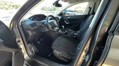 Peugeot 308 SW 2018 - 13990 EUR, 135000 km - AUTO.MOTO.pt - 135000km - foto 10 de 15