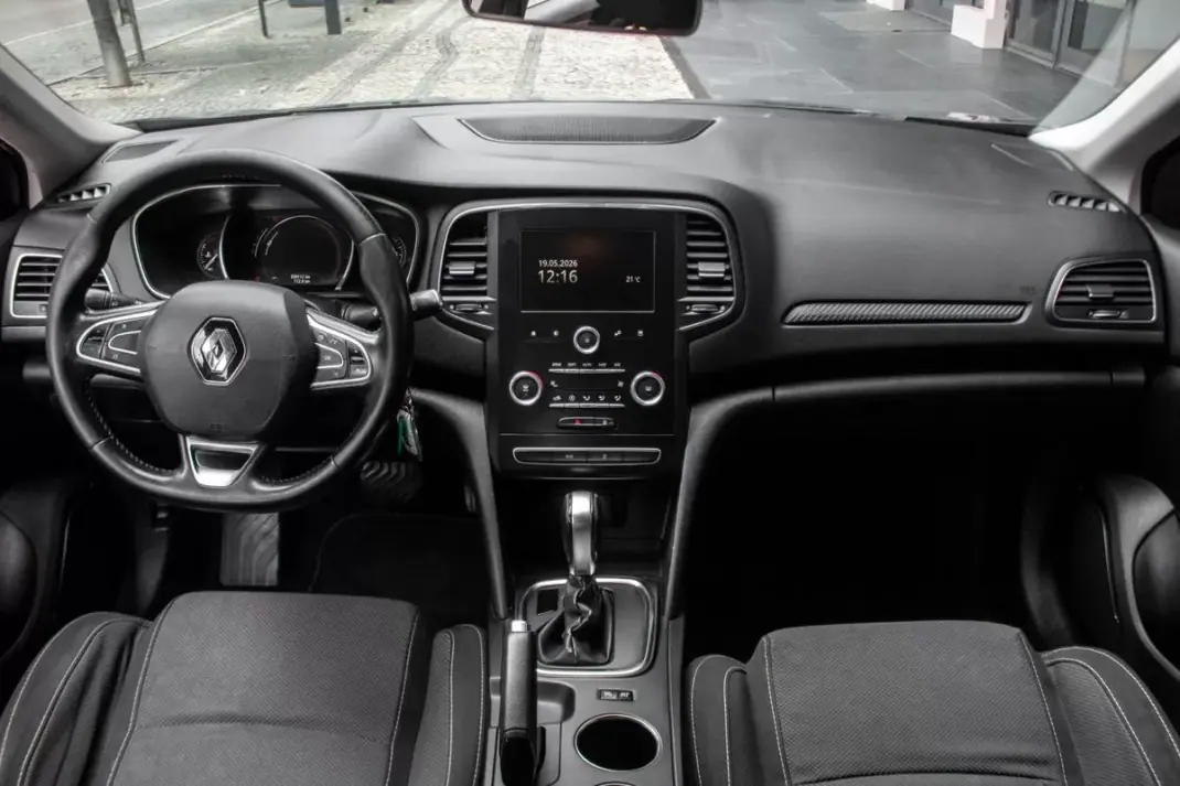 Renault Mégane Sport Tourer 2018 - 9990 EUR, 330112 km - AUTO.MOTO.pt - 330112km - foto 32 de 38