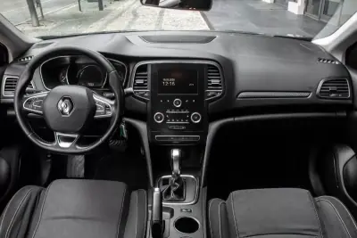 Renault Mégane Sport Tourer 2018 - 9990 EUR, 330112 km - AUTO.MOTO.pt - 330112km - foto 32 de 38