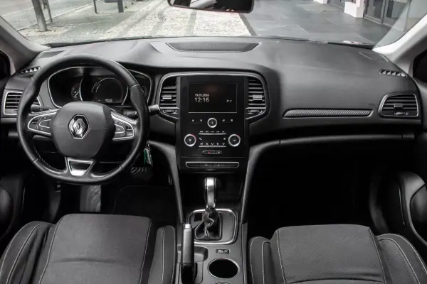 Renault Mégane Sport Tourer 2018 - 9990 EUR, 330112 km - AUTO.MOTO.pt - 330112km - foto 32 de 38