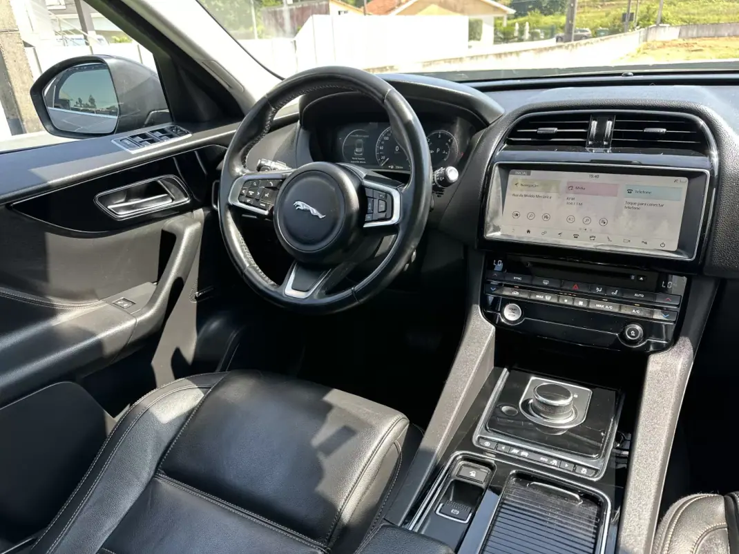 Jaguar F-Pace 2018 - 22500 EUR, 146000 km - 146000km - foto 38 de 69