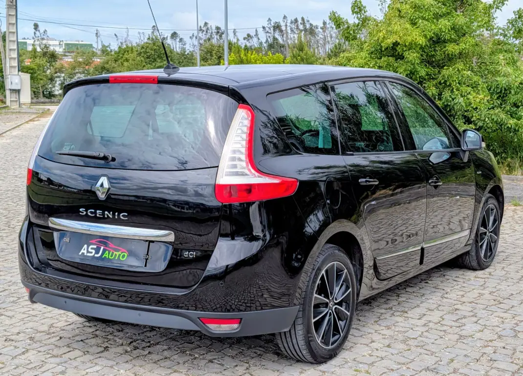 Renault Grand Scénic 2012 - 7250 EUR, 215638 km - AUTO.MOTO.pt - 215638km - foto 9 de 28