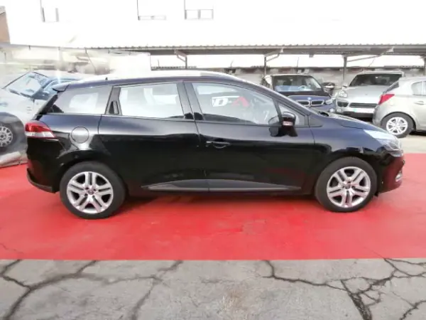 Renault Clio Sport Tourer 2019 - 10600 EUR, 193571 km - AUTO.MOTO.pt - 193571km - foto 5 de 29