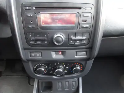 Dacia Duster 2015 - 10990 EUR, 208000 km - AUTO.MOTO.pt - 208000km - foto 30 de 35