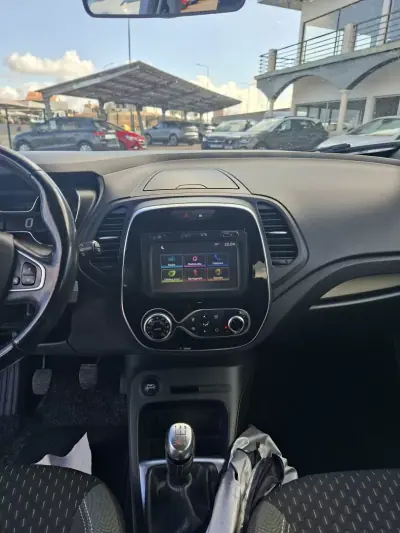 Renault Captur 2018 - 13500 EUR, 113500 km - AUTO.MOTO.pt - 113500km - foto 16 de 29