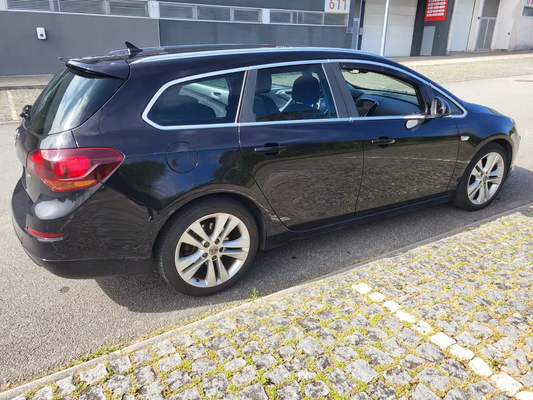 Opel Astra Sports Tourer 2011 - 6599 EUR, 190000 km - AUTO.MOTO.pt - 190000km - foto 4 de 14