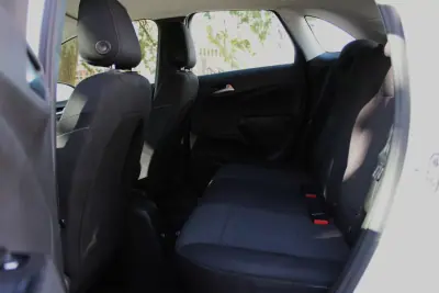 Opel Crossland X 2017 - 12500 EUR, 113439 km - AUTO.MOTO.pt - 113439km - foto 20 de 35