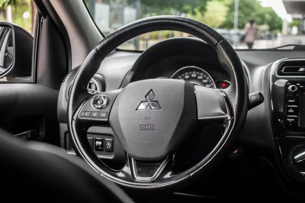 Mitsubishi Space Star 2018 - 8790 EUR, 75188 km - AUTO.MOTO.pt - 75188km - foto 27 de 32