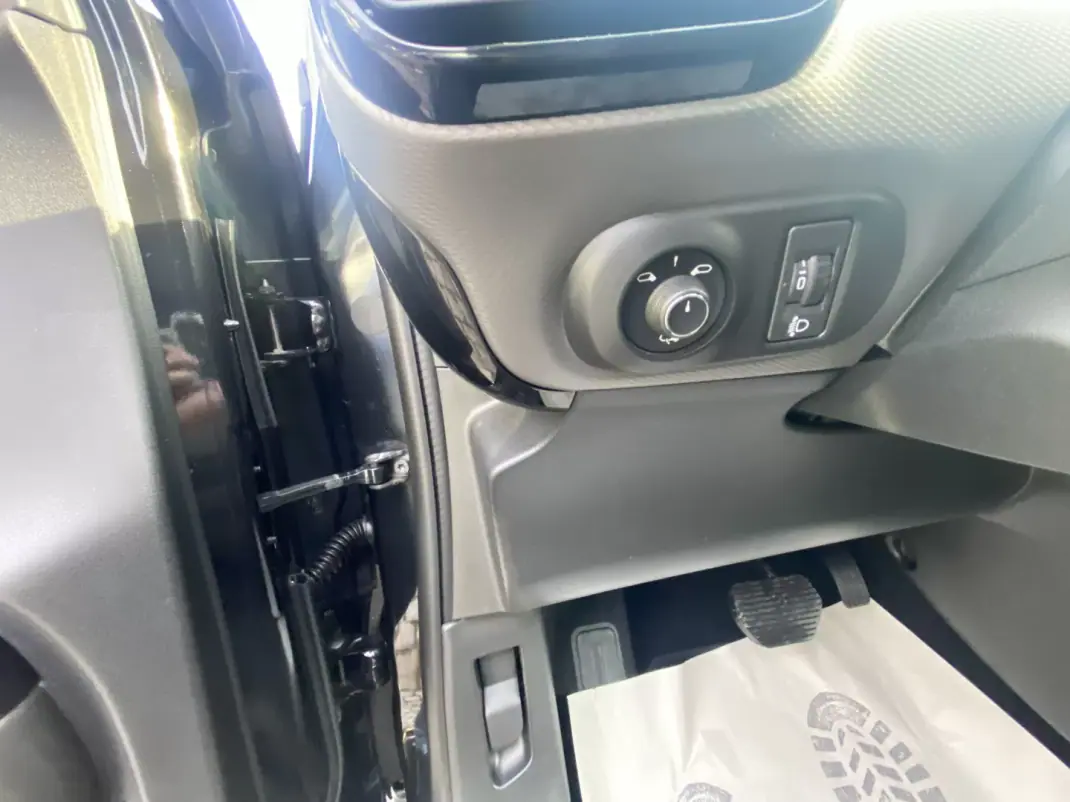 Citroën C4 Cactus 2019 - 18750 EUR, 72912 km - AUTO.MOTO.pt - 72912km - foto 19 de 54
