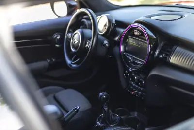 MINI Cooper 2015 - 13500 EUR, 212063 km - AUTO.MOTO.pt - 212063km - foto 4 de 15