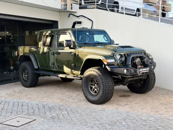 Jeep Gladiator 3.0 CRD Overland AT8 2022 Diesel — 27 574 km · Porto Jeep Gladiator 3.0 CRD Overland AT8 2022 Diesel