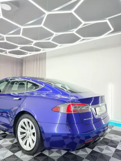 Tesla Model S 2018 - 19500 EUR, 260000 km - AUTO.MOTO.pt - 260000km - foto 6 de 23