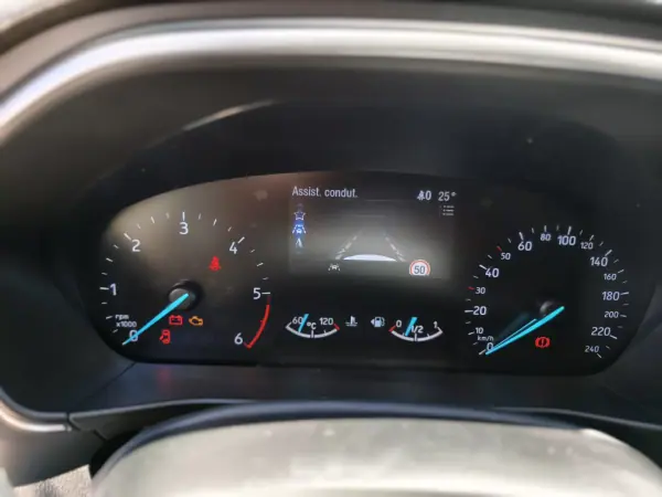 Ford Focus SW 2019 - 17900 EUR, 98000 km - AUTO.MOTO.pt - 98000km - foto 9 de 13