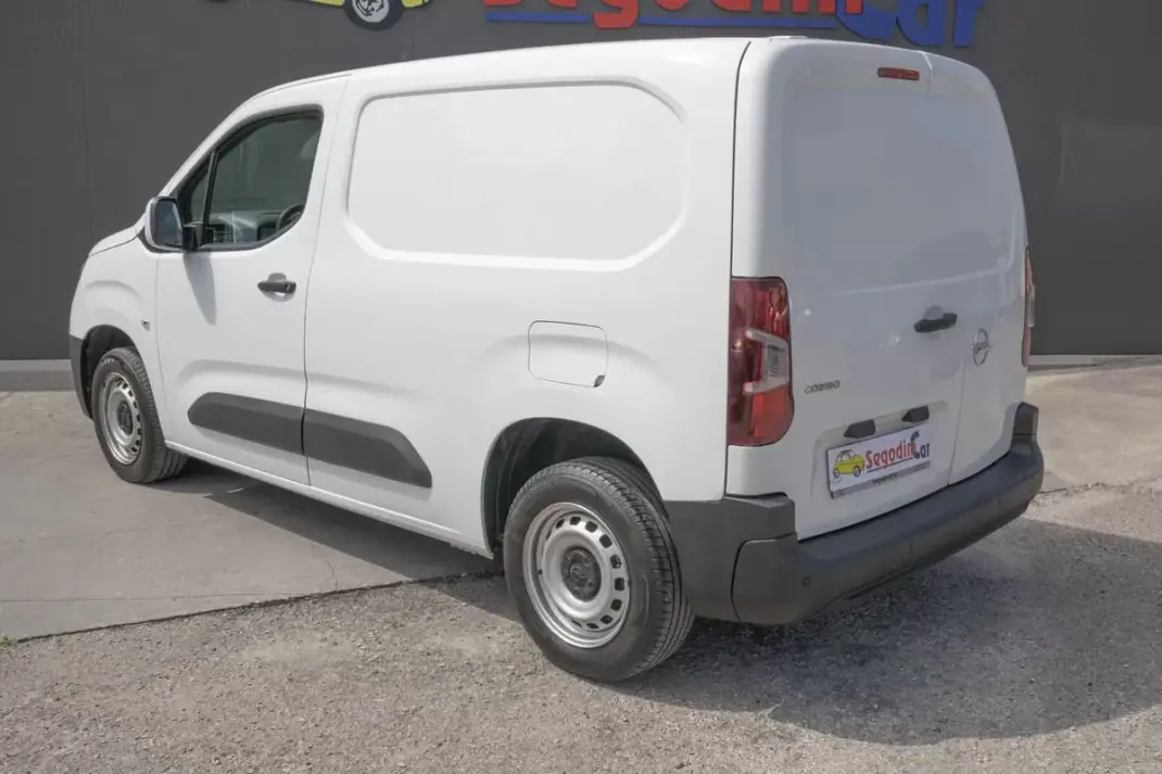 Opel COMBO 2019 - 12500 EUR, 113000 km - AUTO.MOTO.pt - 113000km - foto 15 de 19