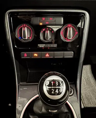 Volkswagen New Beetle 2018 - 19900 EUR, 58588 km - 58588km - foto 22 de 47
