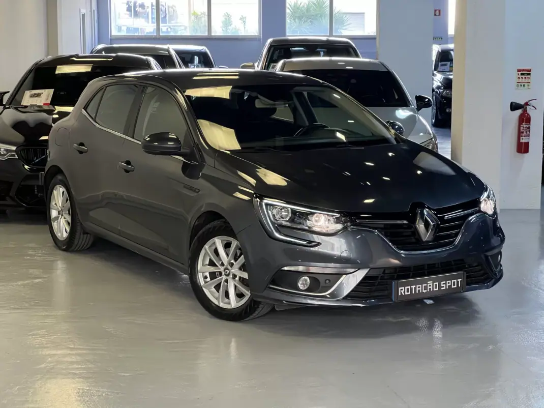 Renault Mégane 2016 - 12990 EUR, 130000 km - AUTO.MOTO.pt - 130000km - foto 4 de 37