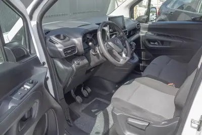Opel COMBO 2019 - 12500 EUR, 113000 km - AUTO.MOTO.pt - 113000km - foto 2 de 19