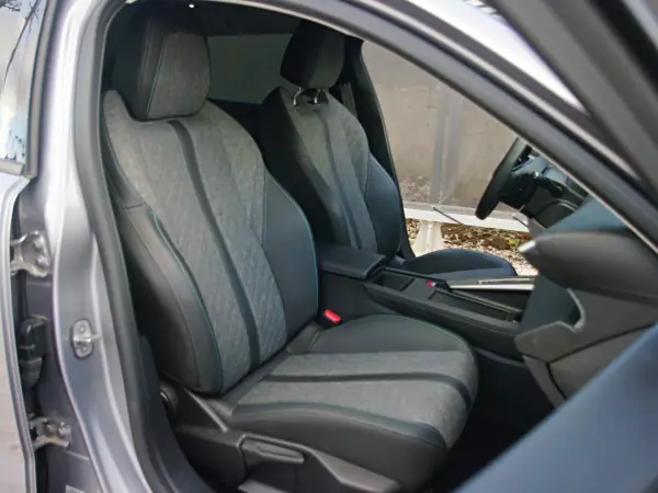 Peugeot 408 2024 - 24600 EUR, 30776 km - AUTO.MOTO.pt - 30776km - foto 17 de 29