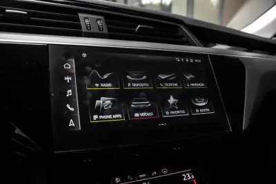 Audi Q8 e-Tron Sportback 2023 - 49900 EUR, 34353 km - AUTO.MOTO.pt - 34353km - foto 41 de 44