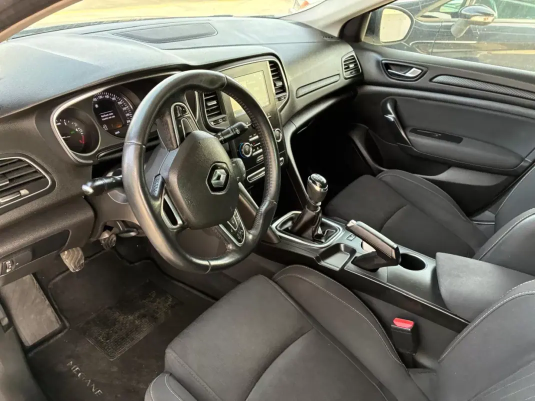 Renault Mégane Sport Tourer 2019 - 9900 EUR, 193000 km - AUTO.MOTO.pt - 193000km - foto 10 de 19
