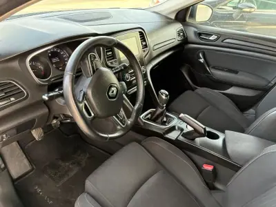 Renault Mégane Sport Tourer 2019 - 9900 EUR, 193000 km - AUTO.MOTO.pt - 193000km - foto 10 de 19